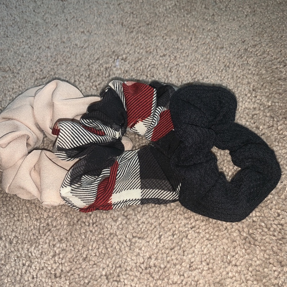 3 pack of scrunchies UNUSED